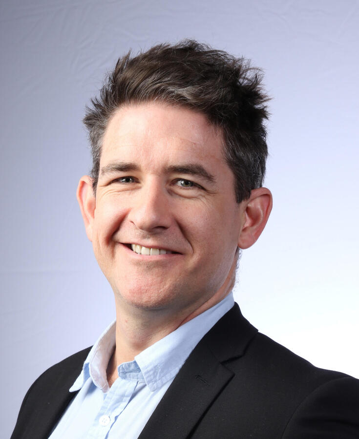Dr Robert Henderson